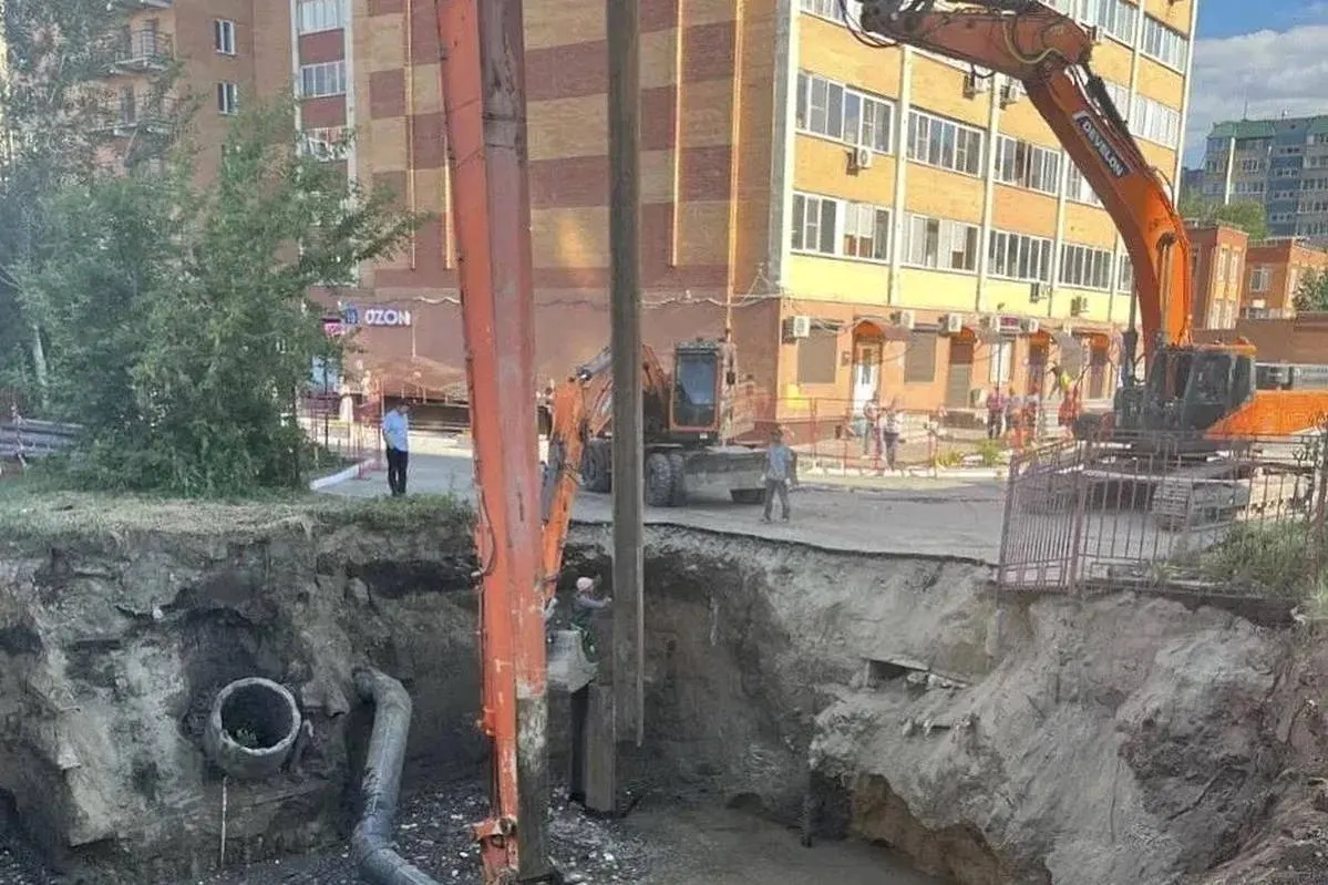 Авария в Новосибирске опустошила полки с водой
