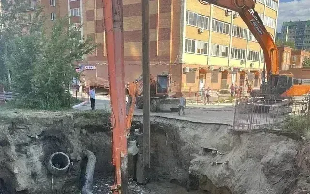 Авария в Новосибирске опустошила полки с водой