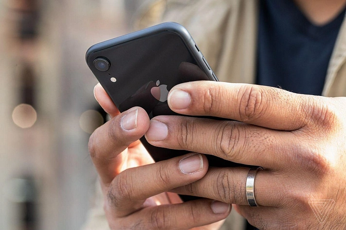 Пятая часть россиян не готова отказаться от iPhone ради работы