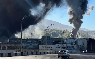 В Туапсе снова горит НПЗ: жителей трёх улиц эвакуируют
