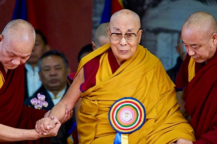 Офис Далай-ламы отверг сообщения о связях с Эпштейном