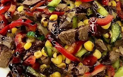 Салат с мясом и овощами – сытный и ароматный рецепт
