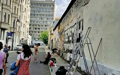 Стену Цоя в Москве закрашивают: конец культа легенды?