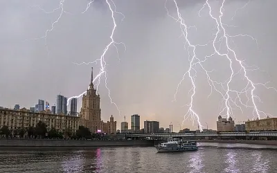 В Москве и Подмосковье на три дня объявлена «грозовая пауза»