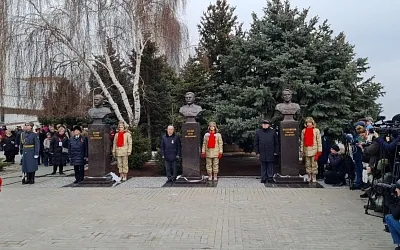 В Волгограде торжественно открыли памятник Сталину