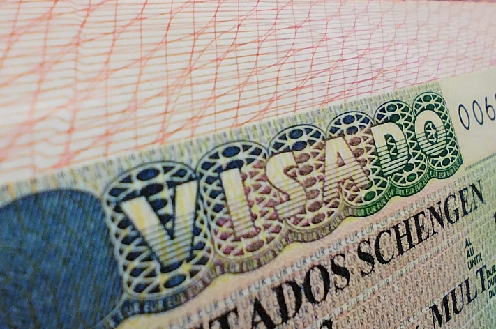 Еврокомиссия ужесточила визовую политику в отношении граждан России