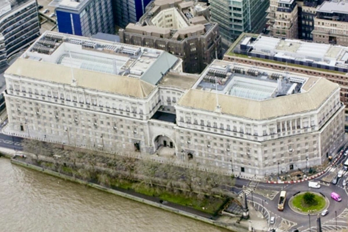 Мечта о Бонде довела до тюрьмы