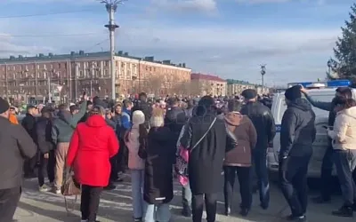 Жители Орска вышли на стихийный митинг