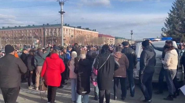 Жители Орска вышли на стихийный митинг