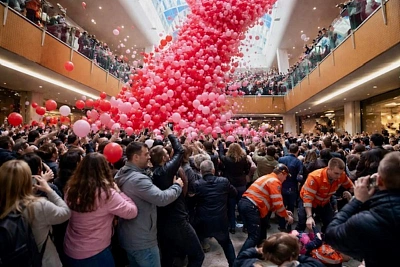 давка в уфимском трц после акции с шарами