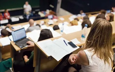 Минобрнауки вводит временные квоты на платные места в вузах