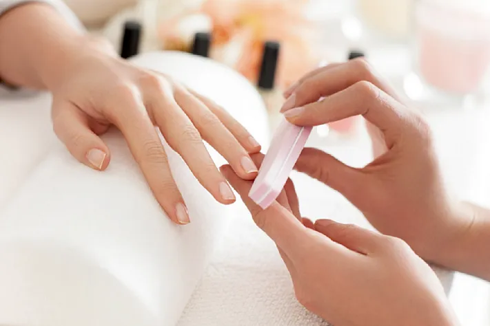В России утвердили новый ГОСТ на маникюр и педикюр