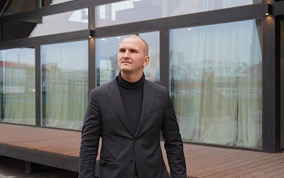 Суд взыскал 49 млн рублей с блогера Сергея Домогацкого