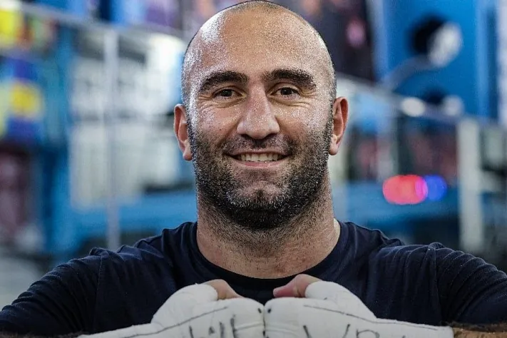 Гассиев досрочно защитил титул WBA в Москве