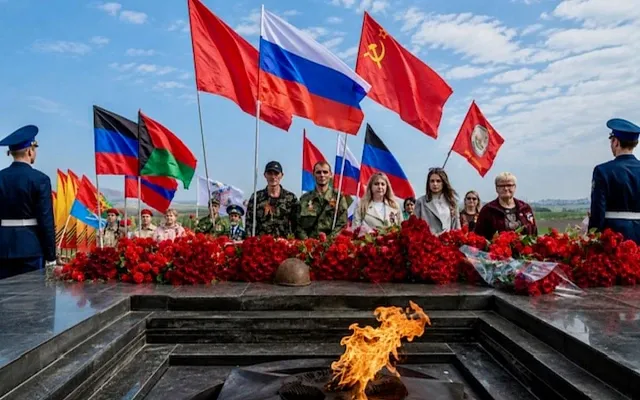 Россия отметила День Победы парадами и шествиями
