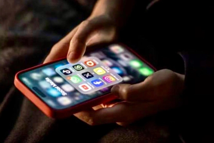 Франция намерена запретить соцсети подросткам младше 15 лет