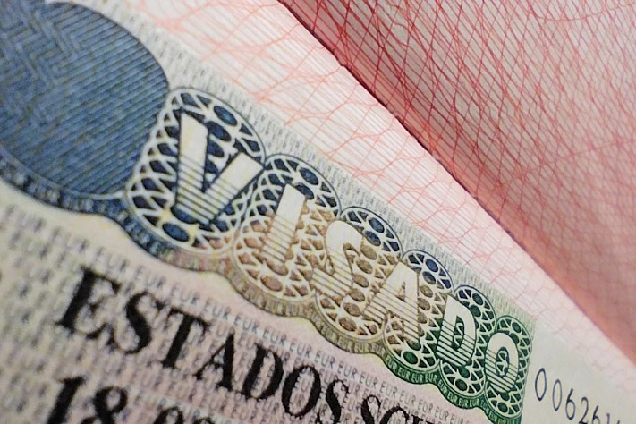 Россиянам стали в 10 раз реже выдавать многократные шенгенские визы