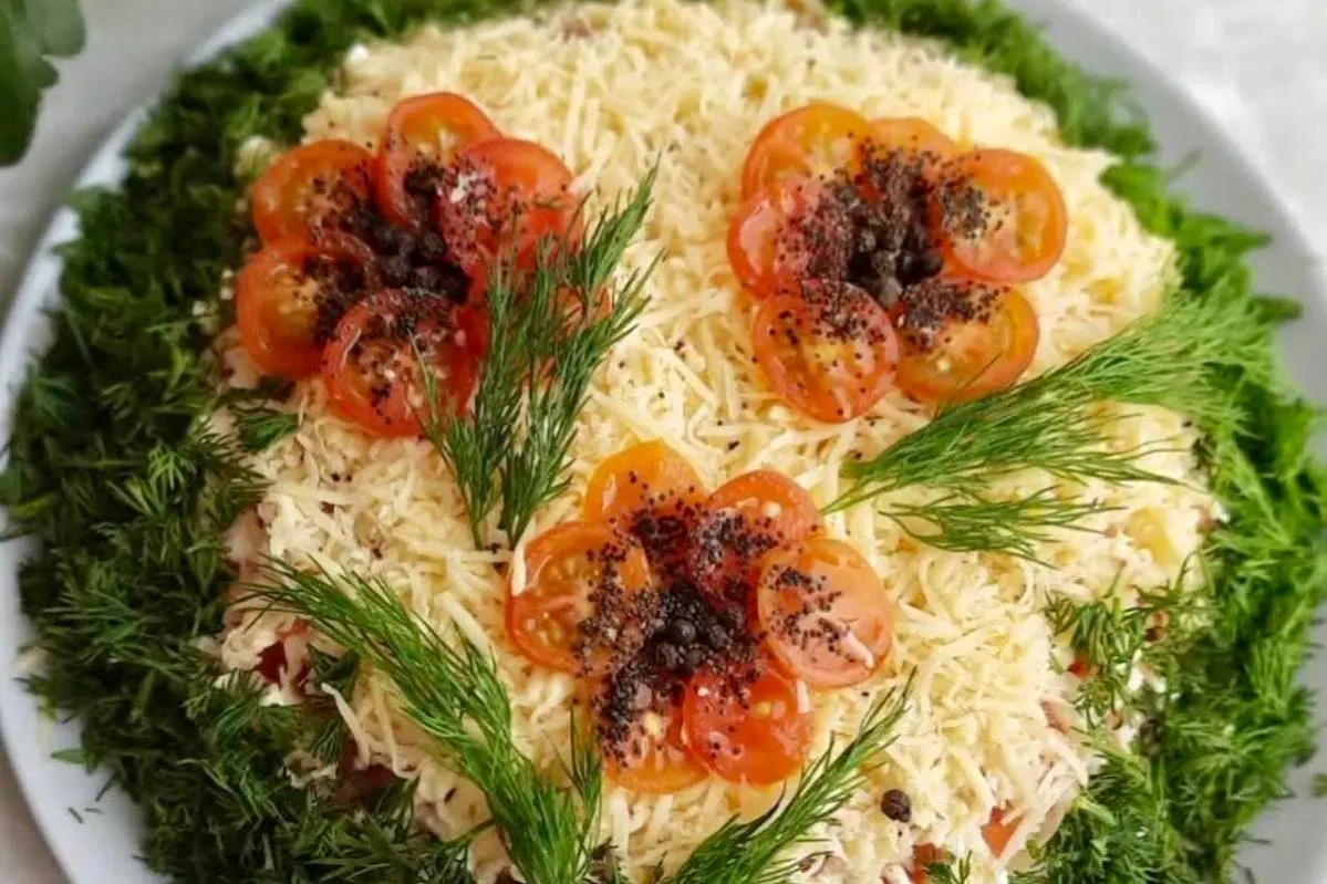 Салат «Маковая полянка» — яркое украшение праздничного стола