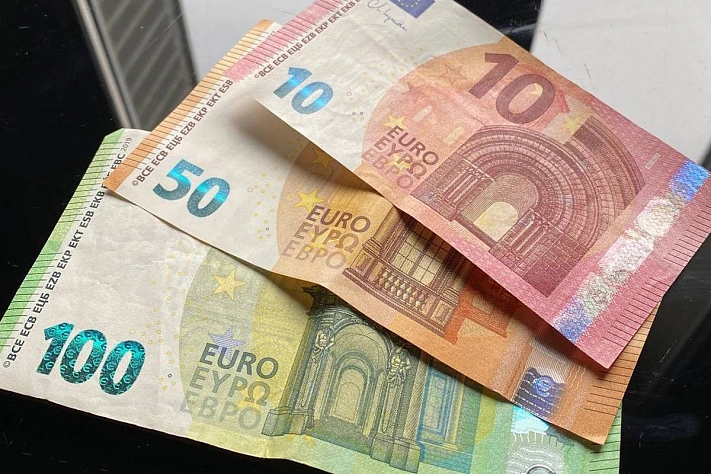 Болгария официально перешла на евро