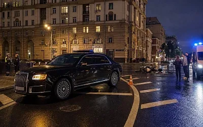 Aurus, связанный с ЛДПР, попал в ДТП с мотоциклом