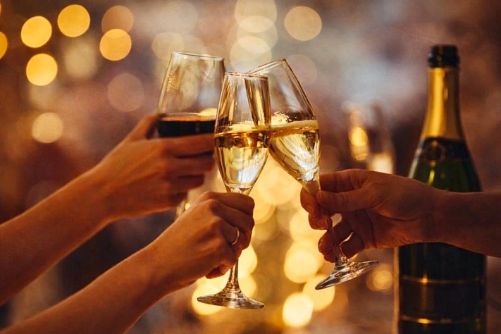 Может ли алкоголь защитить от деменции и где здесь мифы