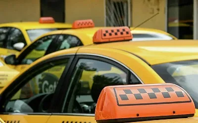 С перовго дня осени таксист будут обязаны страховать пассажиров
