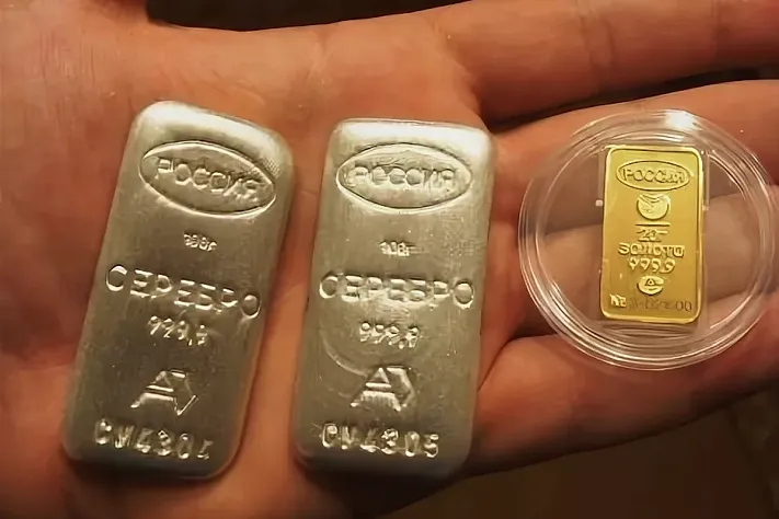 Серебро пробило отметку в 220 рублей за грамм