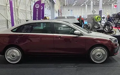 На московской выставке представили Lada Aura в стилистике Mercedes-Maybach