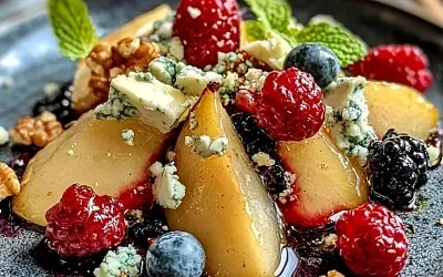  Запеченные груши с ягодами, мёдом, грецкими орехами и голубым сыром