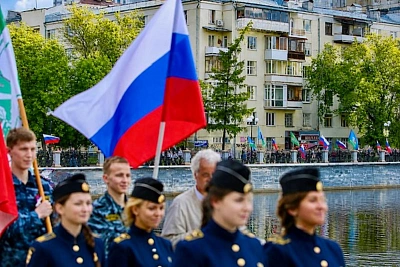 Майские законы меняют выплаты, долги и переводы