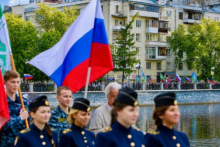 Майские законы меняют выплаты, долги и переводы