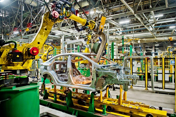 Производство легковых автомобилей в России в январе упало на 13%