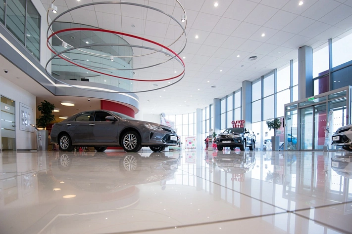Продажи новых автомобилей в России резко снизились