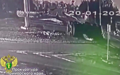 В Приморье перевернулся бензовоз: разлив 8 кубометров топлива
