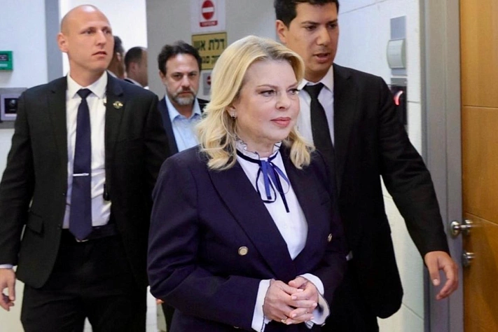 Суд обязал бывшую сотрудницу выплатить компенсацию Саре Нетаниягу