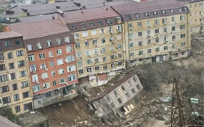 В Махачкале дом рухнул после нового потопа