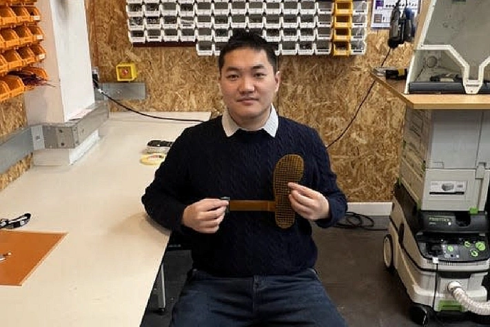 Учёный создал «умную» обувь с датчиками, чтобы уберечь человека от падений