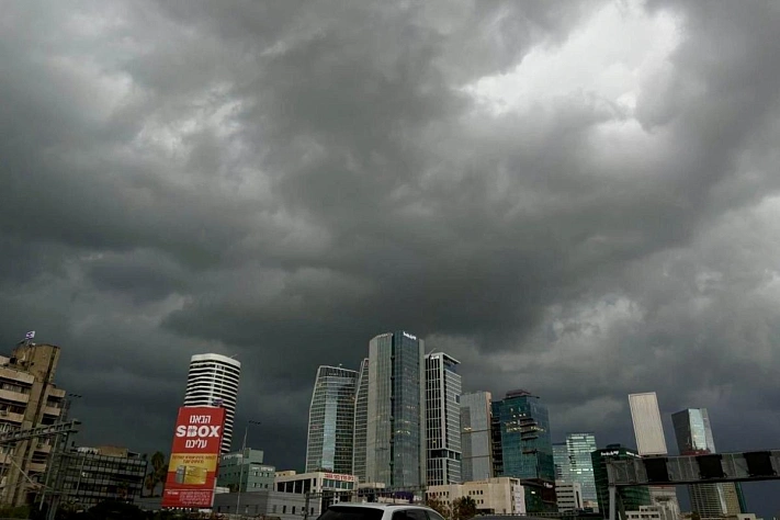 Шторм «Байрон» в Израиле затопил улицы и принёс снег