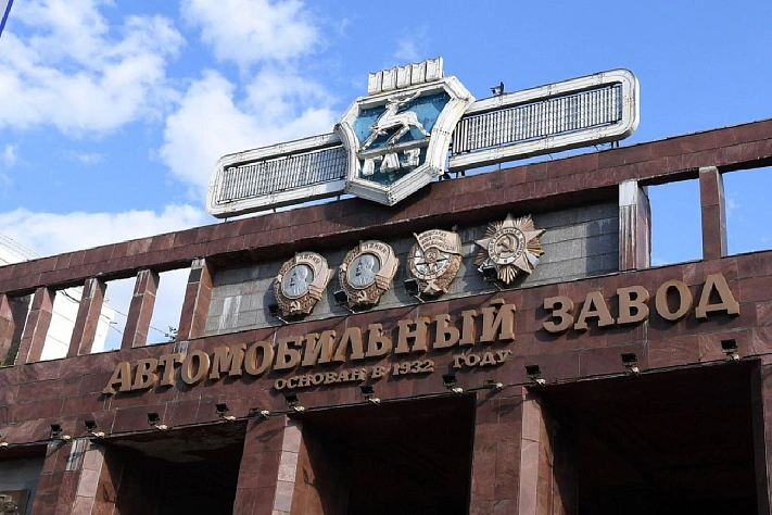 ГАЗ и КАМАЗ сокращают рабочую неделю