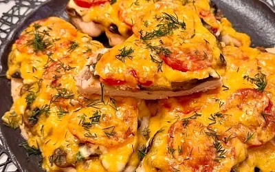 Сочное куриное филе с грибами под шубкой