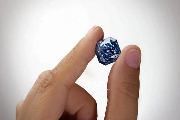 Российские учёные вырастили синий алмаз весом 50 карат