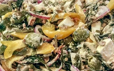 Салат с морской капустой, фетой и оливками: польза йода в каждой ложке