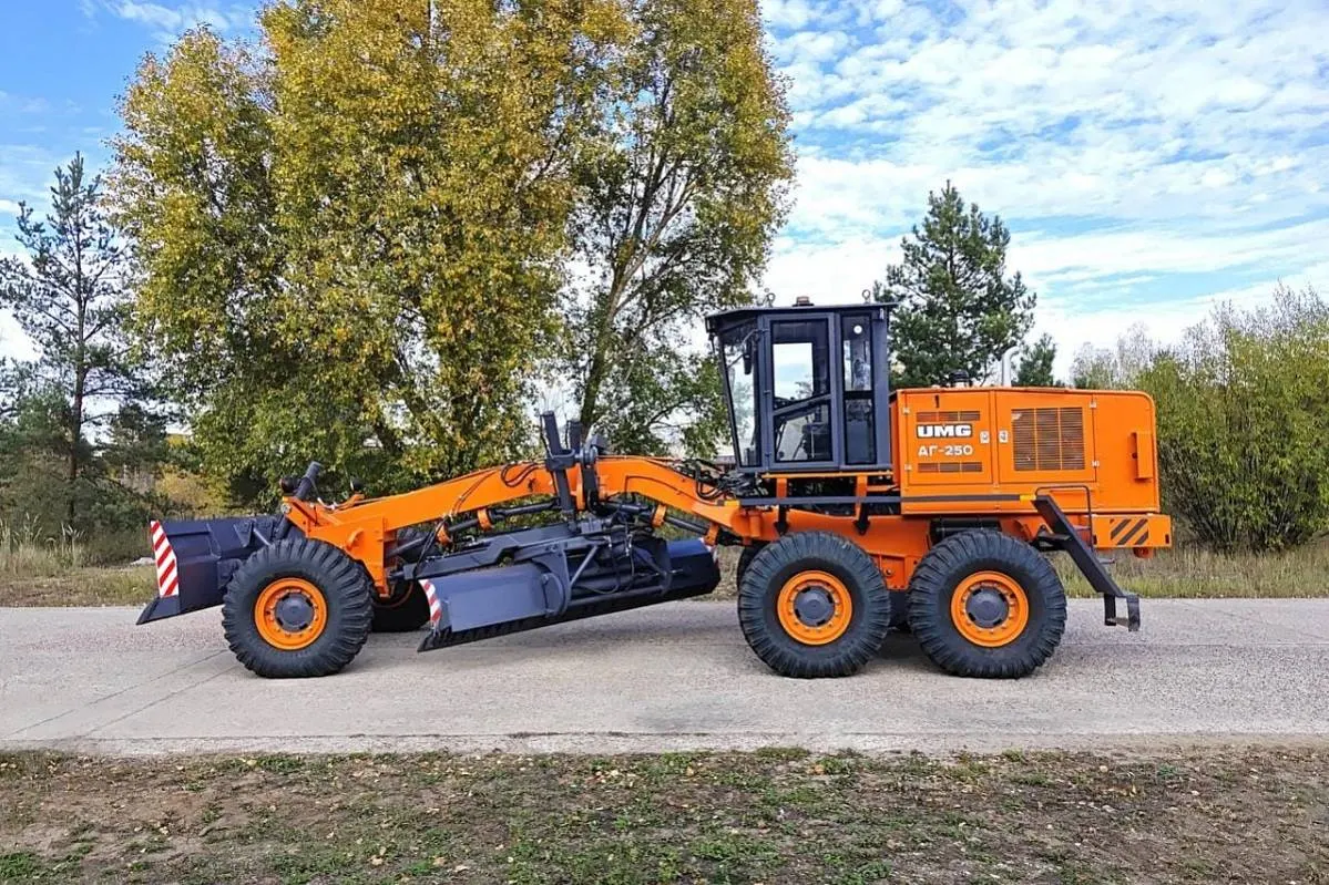Брянский «Арсенал» выводит на рынок тяжёлый автогрейдер АГ-250