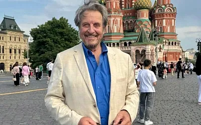 Пока внук на пилоне: отец Илона Маска появился на Красной площади