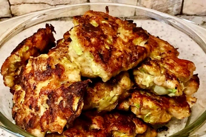 Рубленные куриные котлеты с кабачками: лёгкий и сочный рецепт