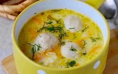 Сырный суп с рисом и фрикадельками — сытное блюдо для всей семьи