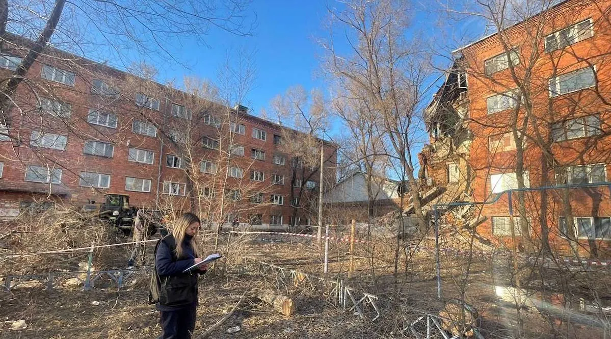 В Черногорске обрушилась часть пятиэтажного общежития