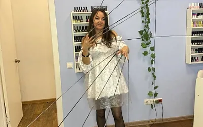Мастер маникюра из Ярославля установил мировой рекорд по длине искусственных ногтей