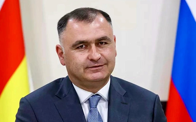Президент Южной Осетии Алан Гаглоев проходит обследование во Владикавказе
