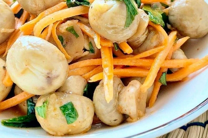 Шампиньоны по-корейски — пикантная закуска за два часа